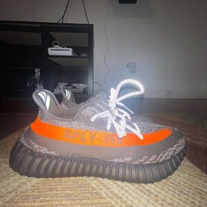 Size 10.5 - adidas Yeezy Boost 350 V2 Low Carbon Beluga